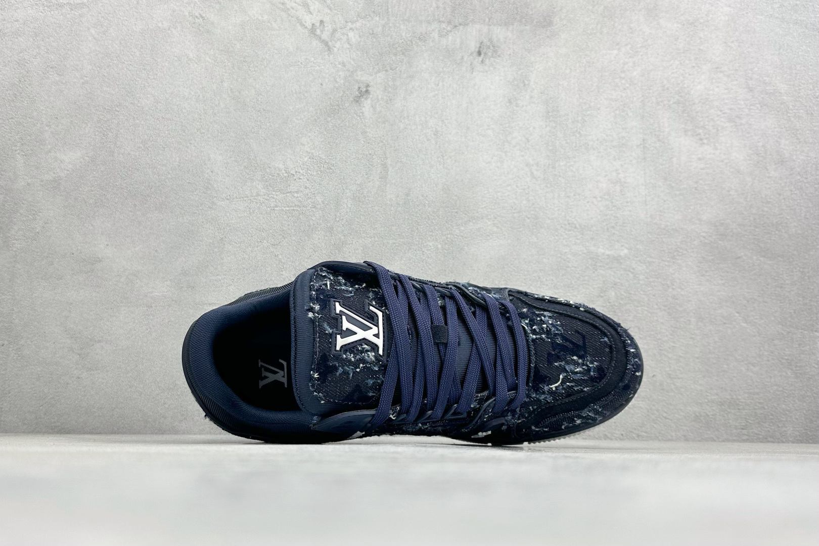 YS纯原LOUISVUITTONTrainer皮革圆头系带低帮板鞋牛仔布深蓝渐变印花