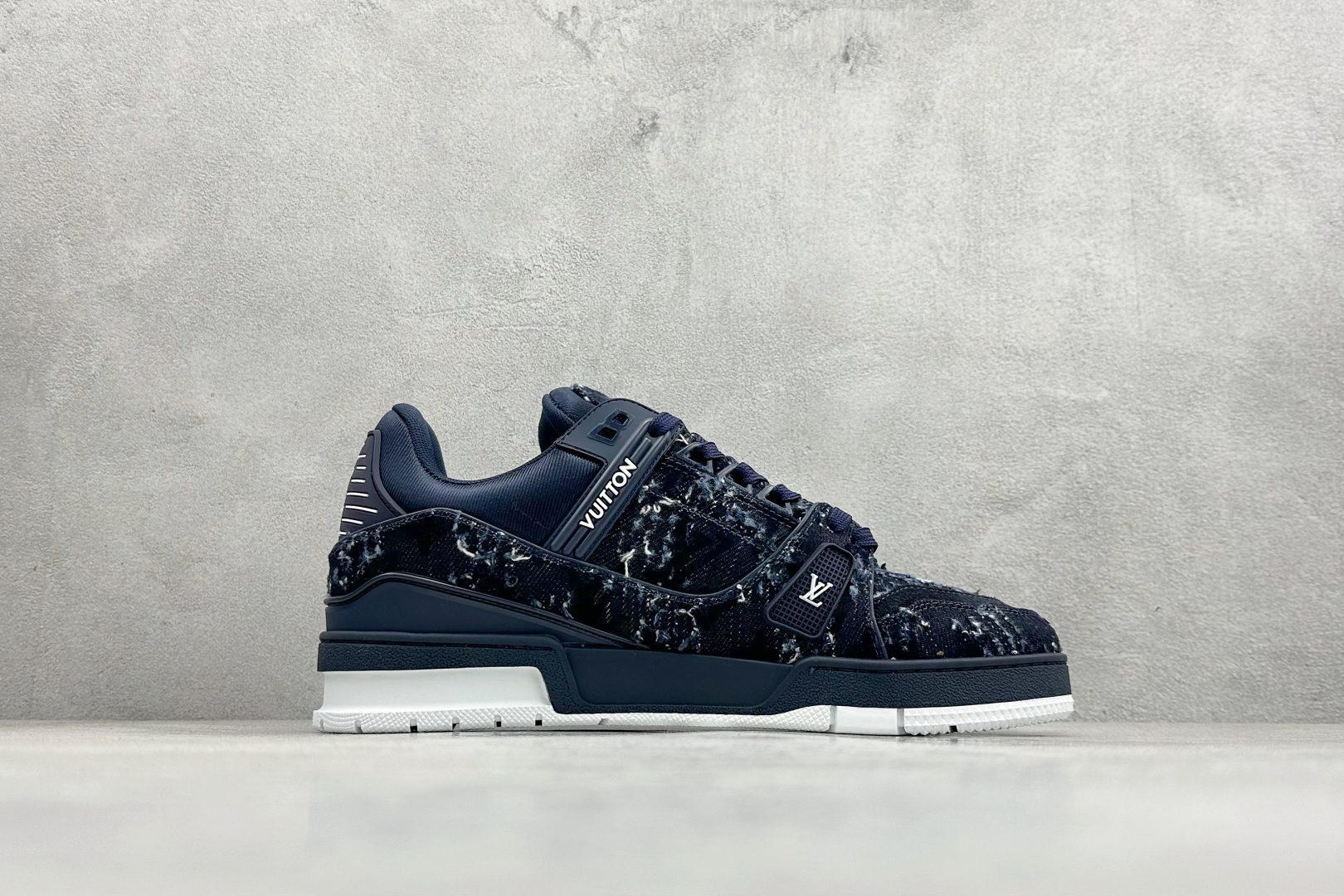 YS纯原LOUISVUITTONTrainer皮革圆头系带低帮板鞋牛仔布深蓝渐变印花