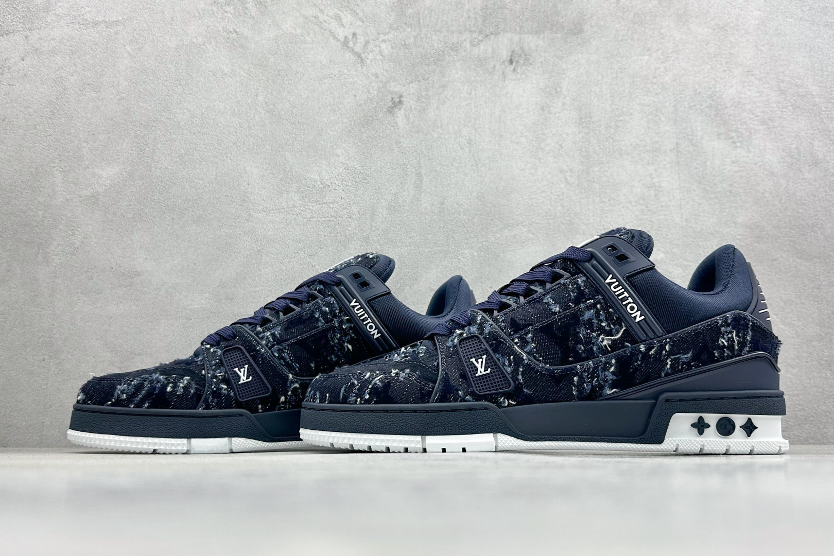 YS纯原LOUISVUITTONTrainer皮革圆头系带低帮板鞋牛仔布深蓝渐变印花