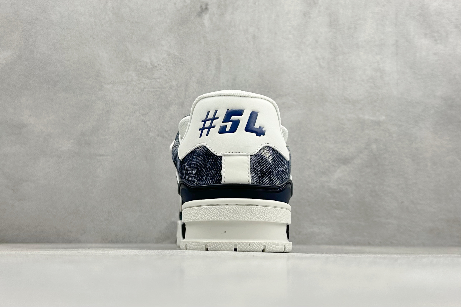 YS纯原LOUISVUITTONTrainer皮革系带平底低帮时尚板鞋黑色