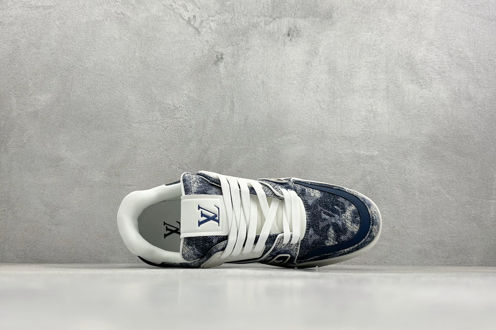 YS纯原LOUISVUITTONTrainer皮革系带平底低帮时尚板鞋黑色