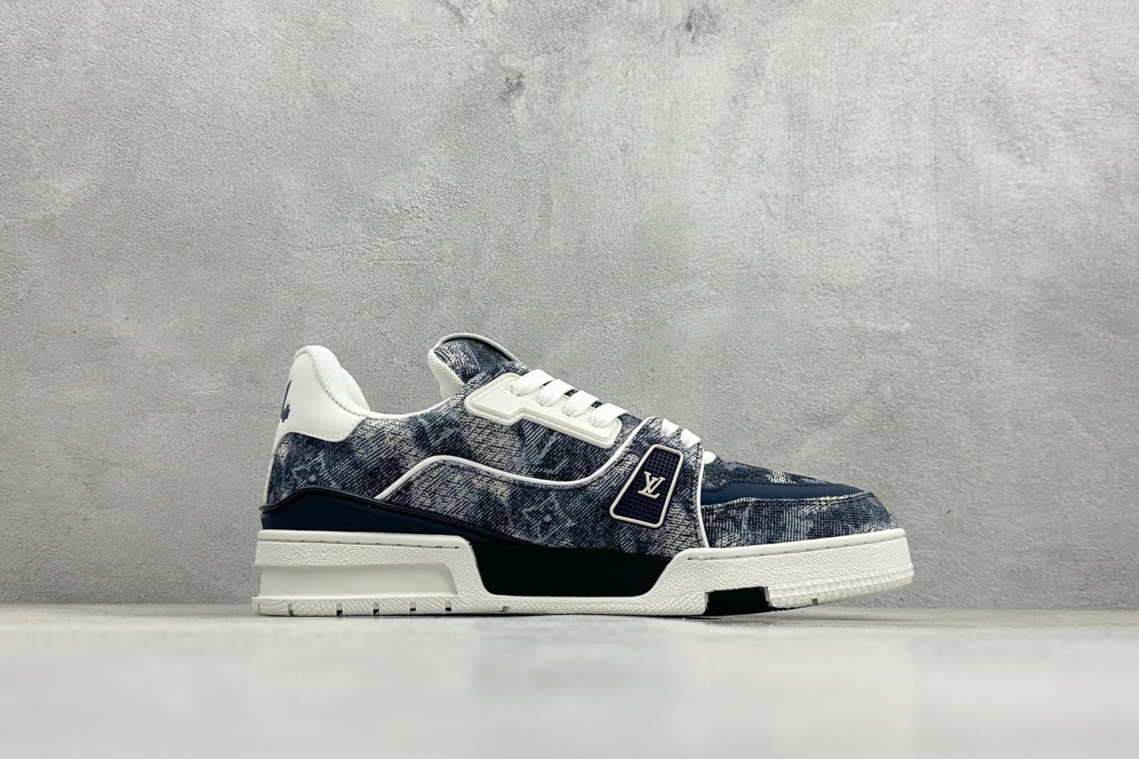 YS纯原LOUISVUITTONTrainer皮革系带平底低帮时尚板鞋黑色