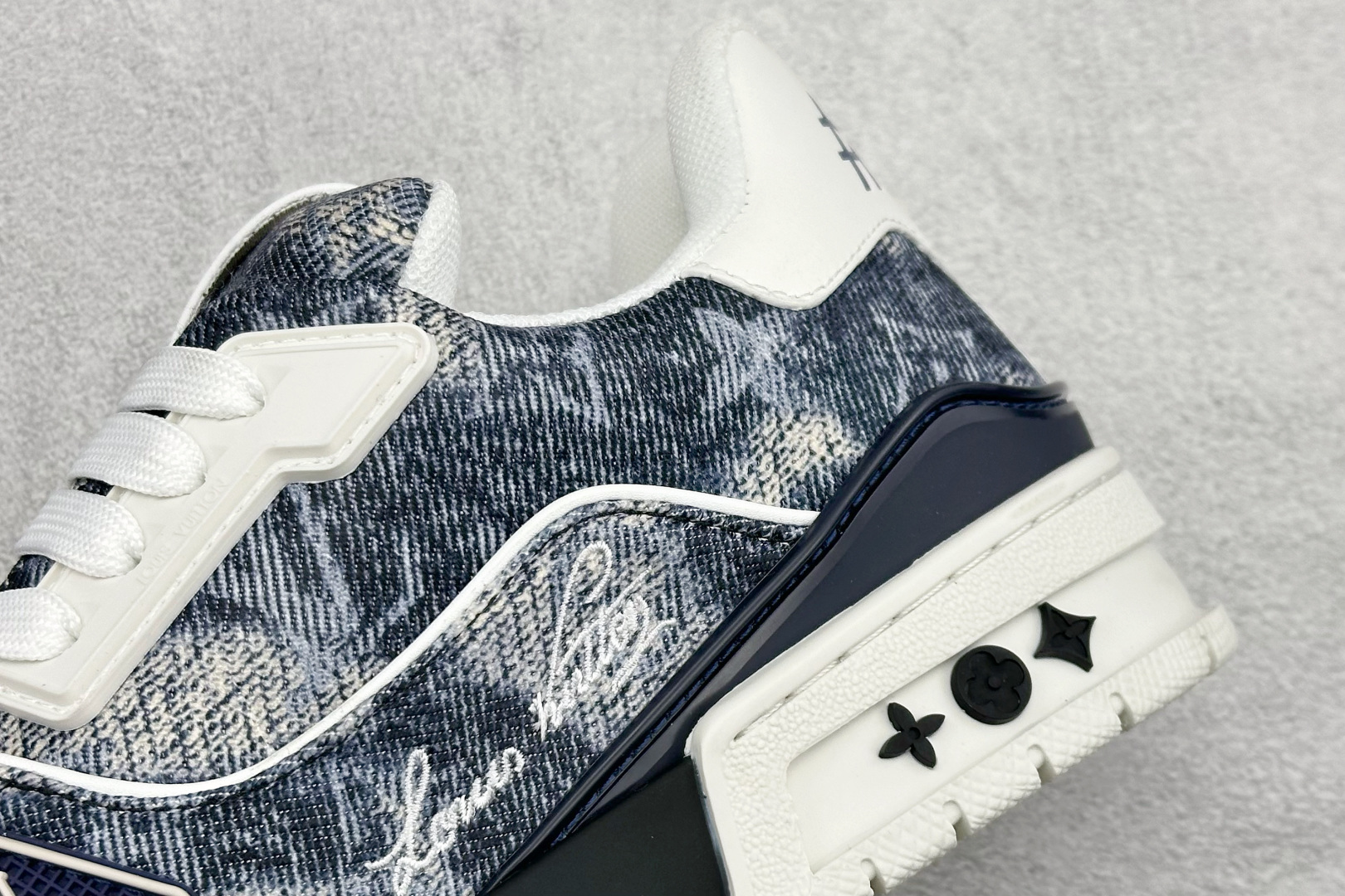 YS纯原LOUISVUITTONTrainer皮革系带平底低帮时尚板鞋黑色