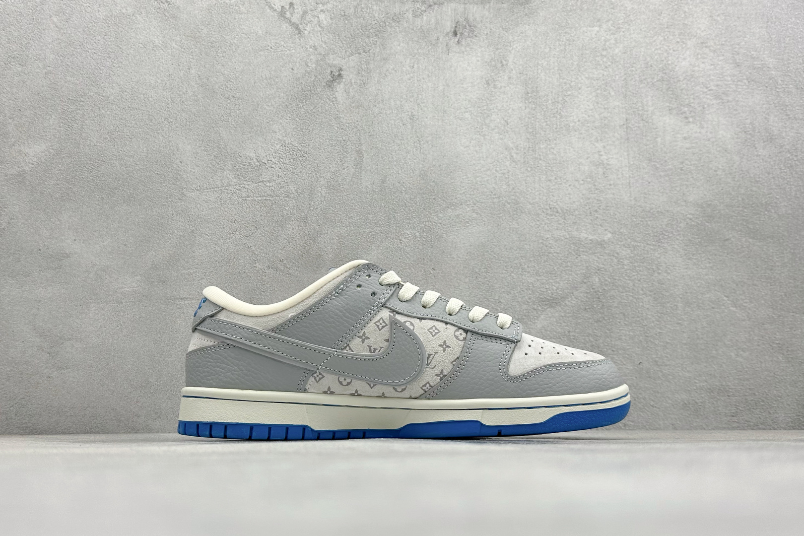 Nike SB Dunk Low ”LV联名“——白蓝” 高端定制 低帮休闲板鞋 YF9511-912