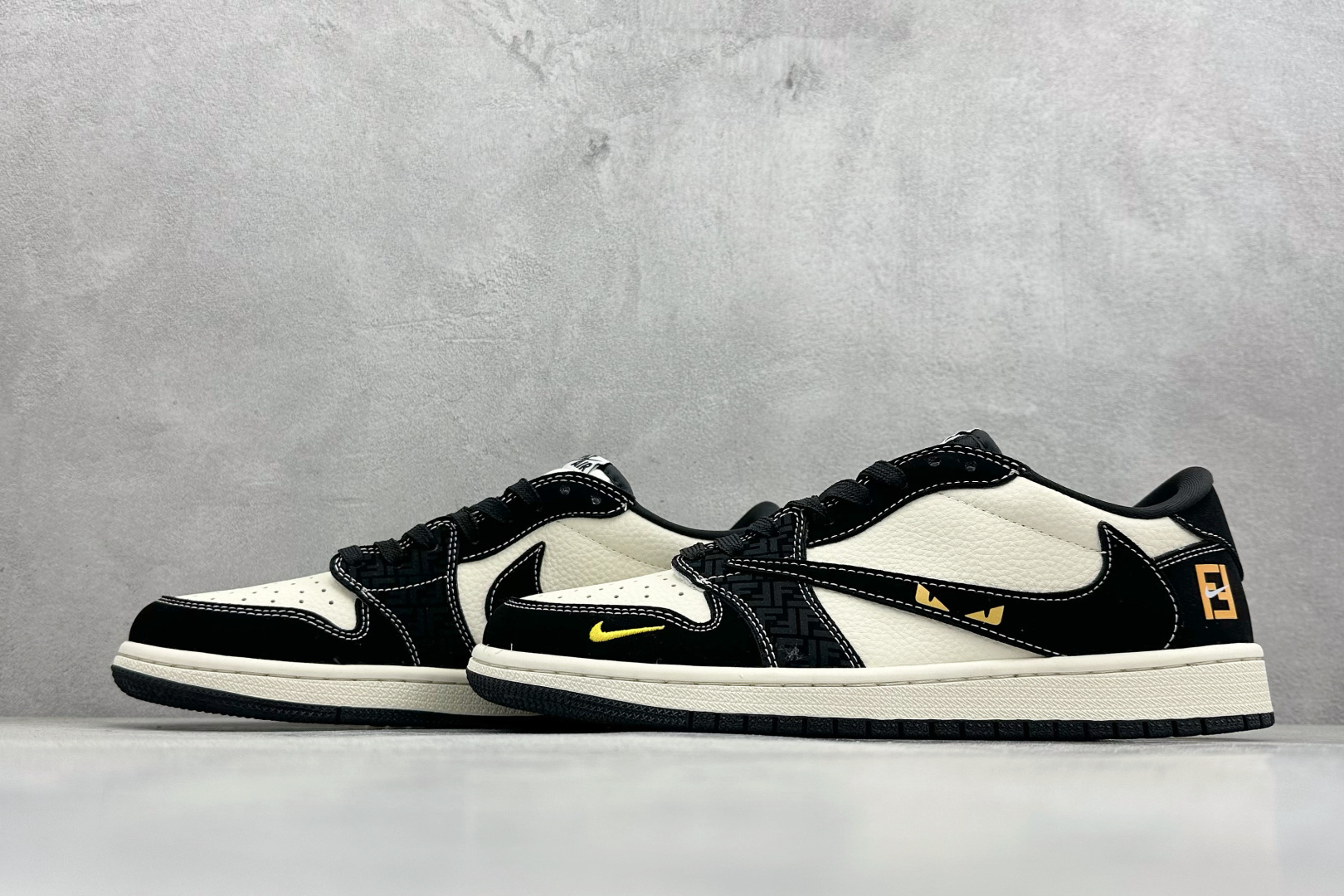 Travis Scott x Jordan 1 Low “芬迪联名——字母米黑黄” 高端定制 乔丹倒勾低帮休闲板鞋 DD7866-110