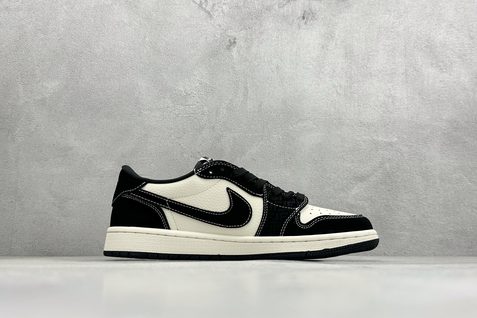 Travis Scott x Jordan 1 Low “芬迪联名——字母米黑黄” 高端定制 乔丹倒勾低帮休闲板鞋 DD7866-110