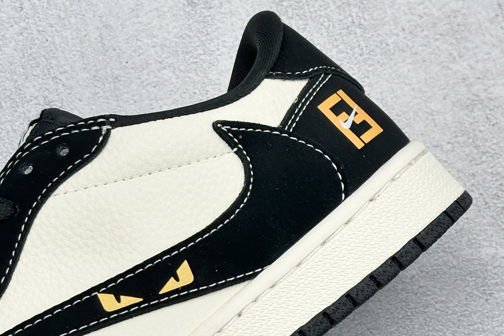 Travis Scott x Jordan 1 Low “芬迪联名——字母米黑黄” 高端定制 乔丹倒勾低帮休闲板鞋 DD7866-110