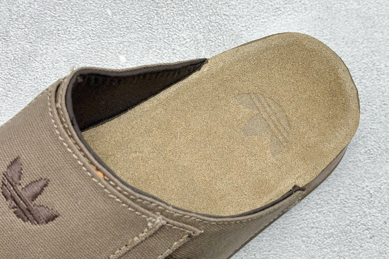 AdidOriginals Adimule 阿迪穆勒休闲半拖 JP9189