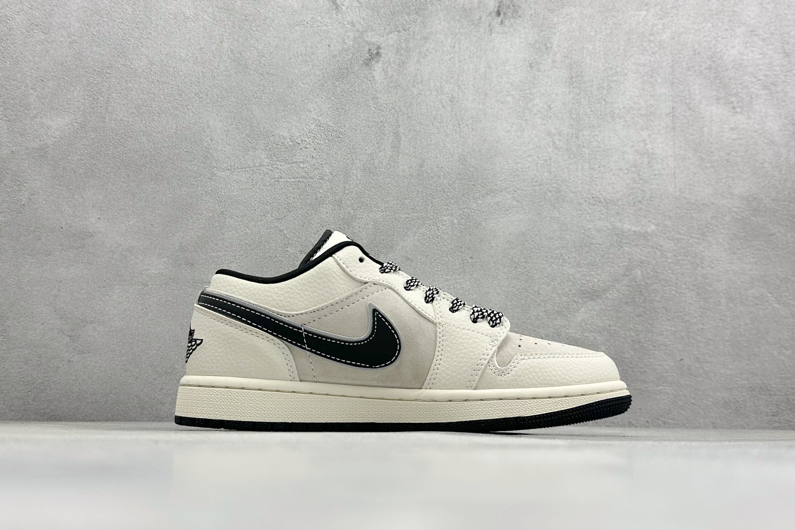 XC版Air Jordan 1 Low 休闲板鞋 遇上街头涂鸦美学 LR8888-019