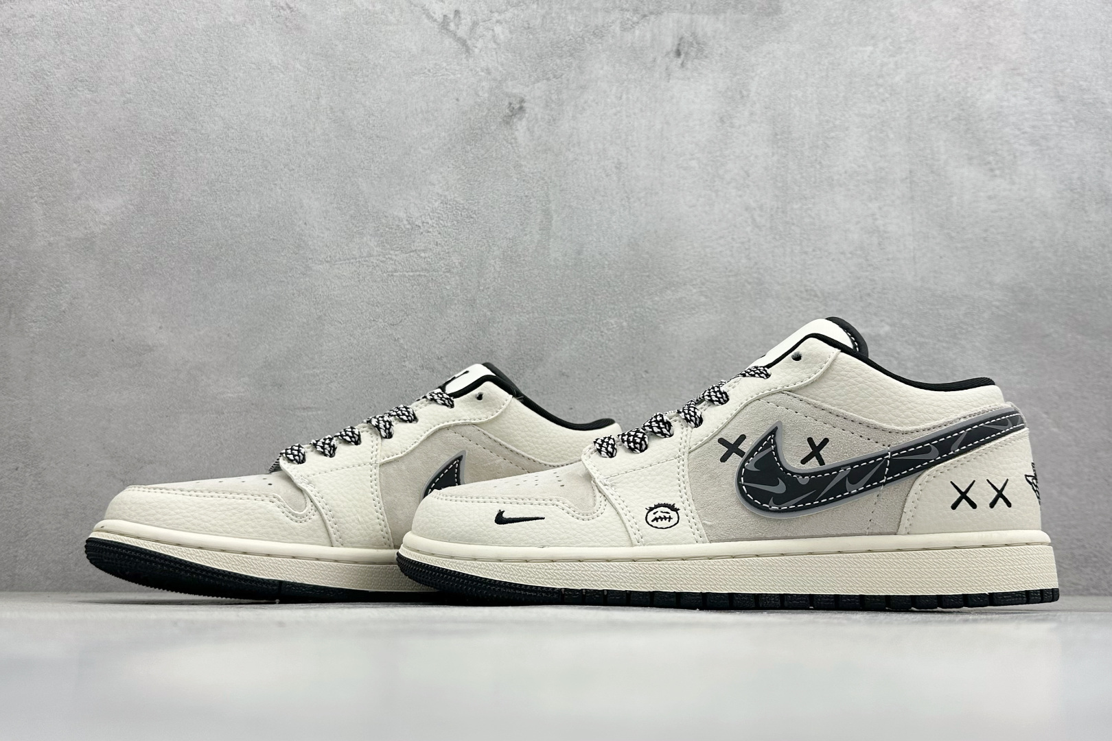 XC版Air Jordan 1 Low 休闲板鞋 遇上街头涂鸦美学 LR8888-019