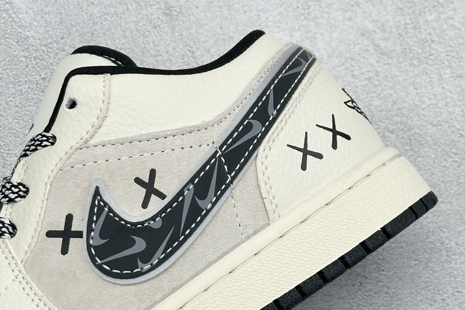 XC版Air Jordan 1 Low 休闲板鞋 遇上街头涂鸦美学 LR8888-019