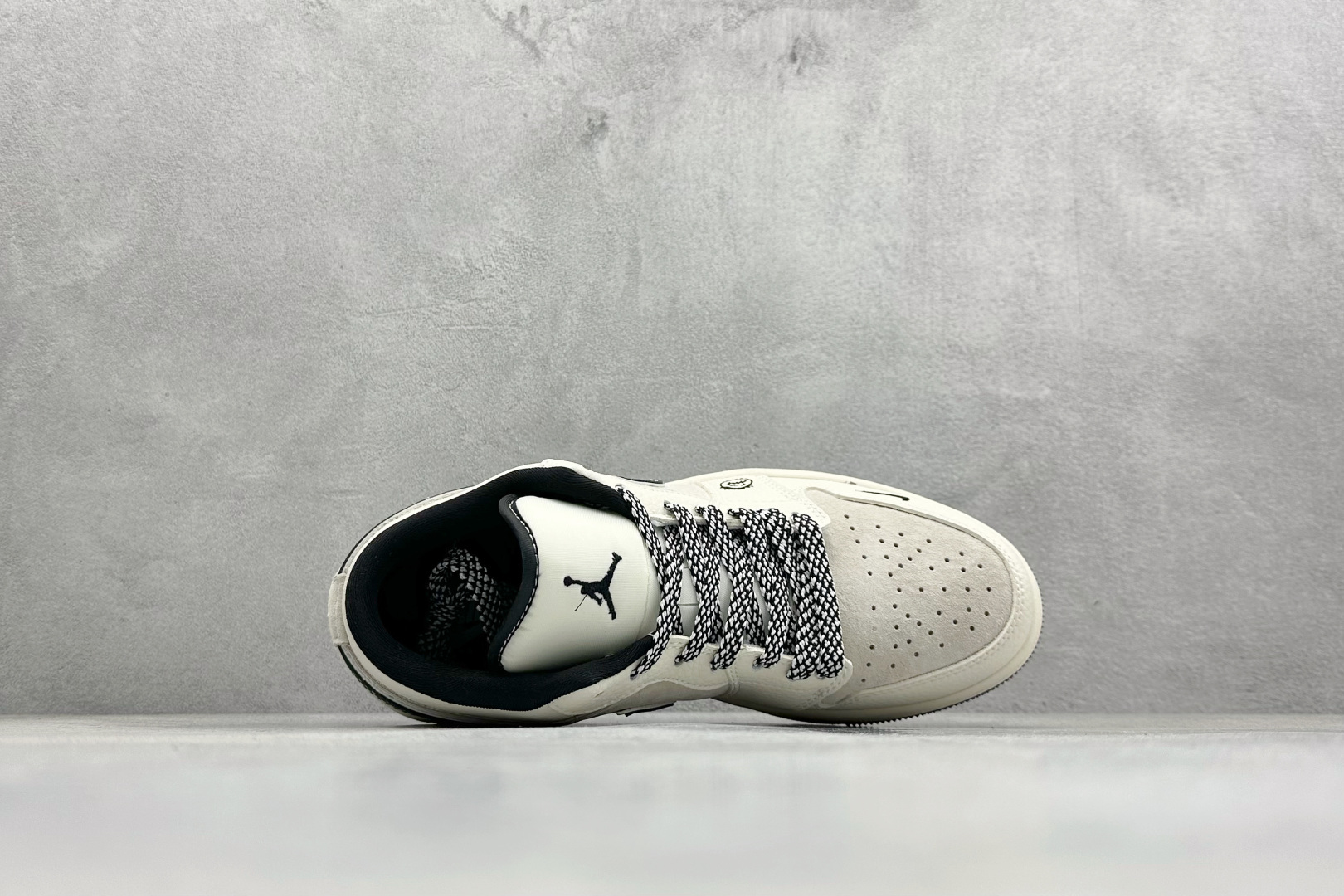 XC版Air Jordan 1 Low 休闲板鞋 遇上街头涂鸦美学 LR8888-019