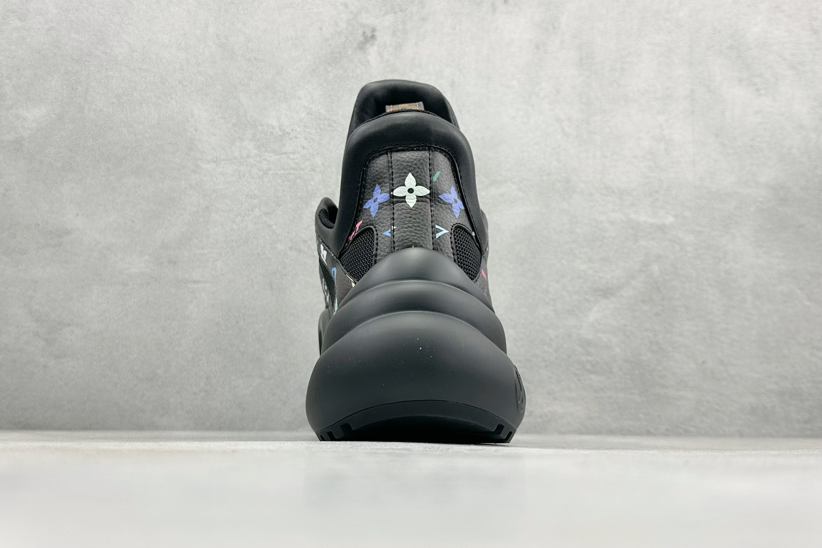 480 YS纯原LOUIS VUITTON Archlight皮革时尚圆头系带 低帮 生活休闲鞋女款黑色 INS炸款-Chinese UA Cheap High Quatity Brand Clothes Bags handbags Sneakers wholesale wholesaler seller from China Factory suppliers Fashion Clothing Shoes best Quality Beautiful Price 480 YS纯原LOUIS VUITTON Archlight皮革时尚圆头系带 低帮 生活休闲鞋女款黑色 INS炸款