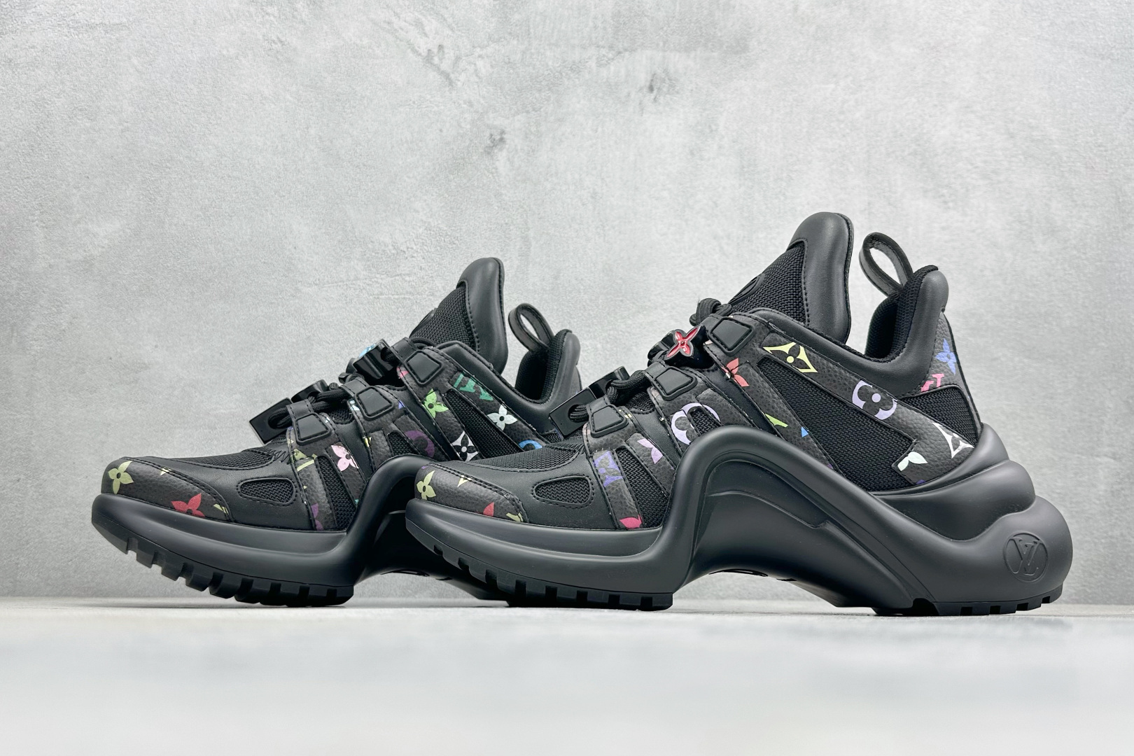 480 YS纯原LOUIS VUITTON Archlight皮革时尚圆头系带 低帮 生活休闲鞋女款黑色 INS炸款-Chinese UA Cheap High Quatity Brand Clothes Bags handbags Sneakers wholesale wholesaler seller from China Factory suppliers Fashion Clothing Shoes best Quality Beautiful Price 480 YS纯原LOUIS VUITTON Archlight皮革时尚圆头系带 低帮 生活休闲鞋女款黑色 INS炸款
