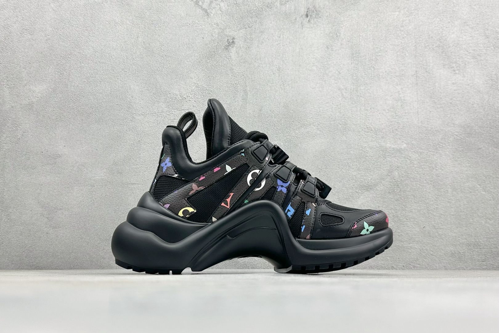 480 YS纯原LOUIS VUITTON Archlight皮革时尚圆头系带 低帮 生活休闲鞋女款黑色 INS炸款-Chinese UA Cheap High Quatity Brand Clothes Bags handbags Sneakers wholesale wholesaler seller from China Factory suppliers Fashion Clothing Shoes best Quality Beautiful Price 480 YS纯原LOUIS VUITTON Archlight皮革时尚圆头系带 低帮 生活休闲鞋女款黑色 INS炸款