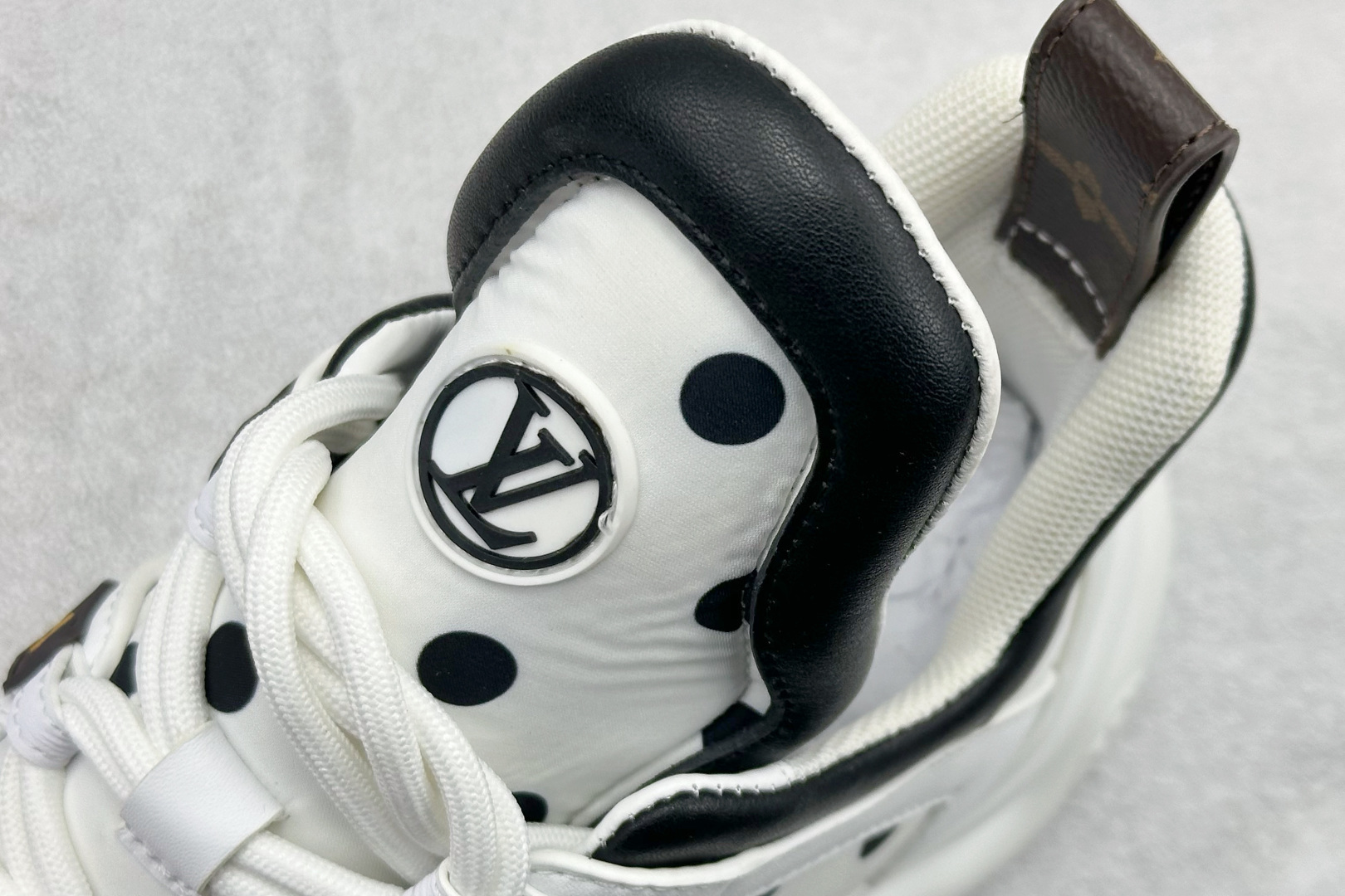 480 YS纯原LOUIS VUITTON Archlight皮革时尚圆头系带 低帮 生活休闲鞋女款白色-Chinese UA Cheap High Quatity Brand Clothes Bags handbags Sneakers wholesale wholesaler seller from China Factory suppliers Fashion Clothing Shoes best Quality Beautiful Price 480 YS纯原LOUIS VUITTON Archlight皮革时尚圆头系带 低帮 生活休闲鞋女款白色
