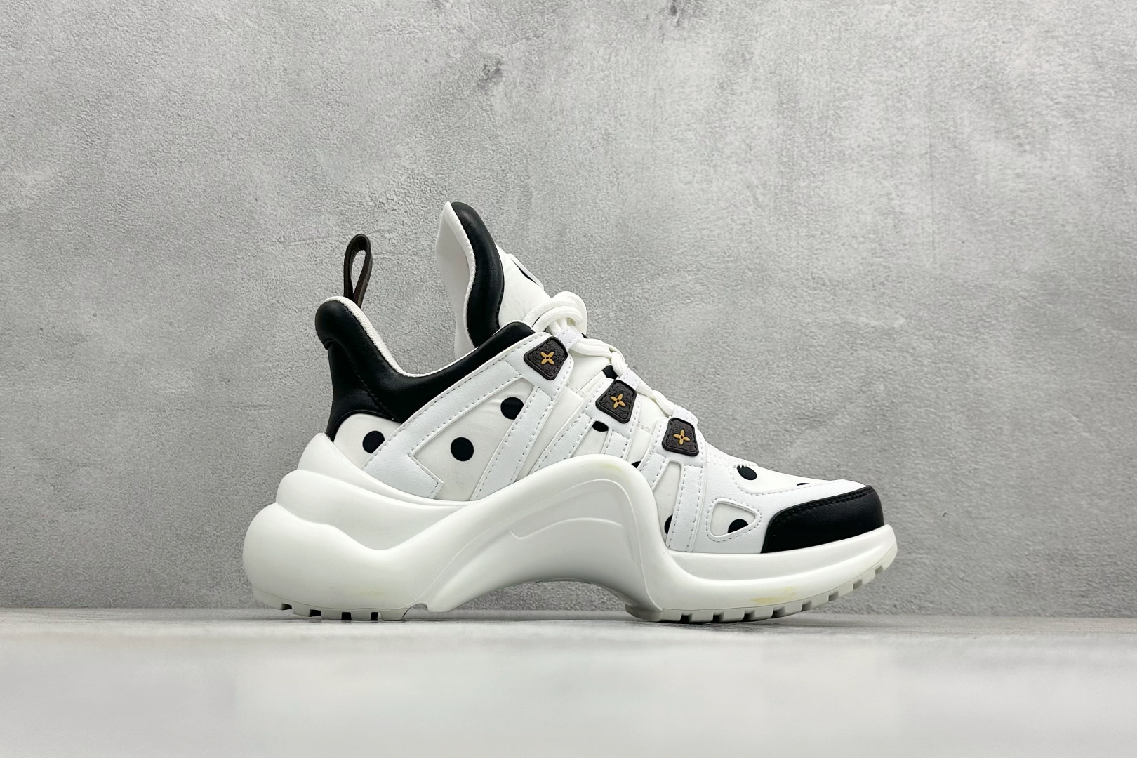 480 YS纯原LOUIS VUITTON Archlight皮革时尚圆头系带 低帮 生活休闲鞋女款白色-Chinese UA Cheap High Quatity Brand Clothes Bags handbags Sneakers wholesale wholesaler seller from China Factory suppliers Fashion Clothing Shoes best Quality Beautiful Price 480 YS纯原LOUIS VUITTON Archlight皮革时尚圆头系带 低帮 生活休闲鞋女款白色