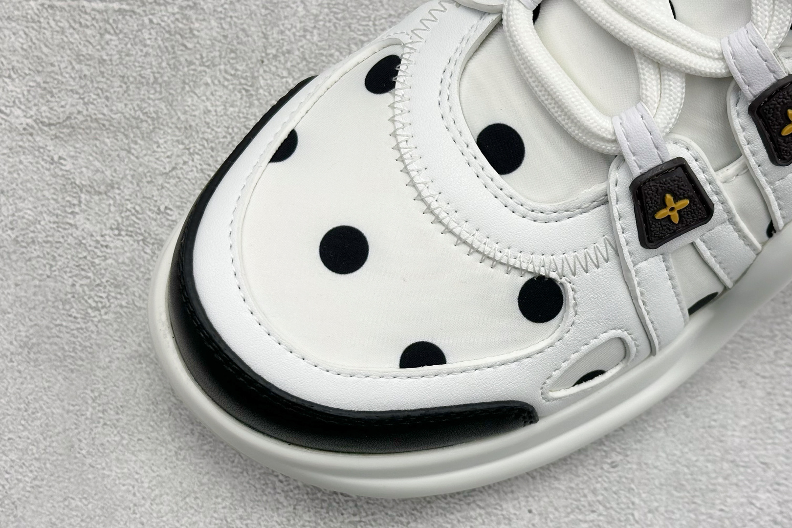 480 YS纯原LOUIS VUITTON Archlight皮革时尚圆头系带 低帮 生活休闲鞋女款白色-Chinese UA Cheap High Quatity Brand Clothes Bags handbags Sneakers wholesale wholesaler seller from China Factory suppliers Fashion Clothing Shoes best Quality Beautiful Price 480 YS纯原LOUIS VUITTON Archlight皮革时尚圆头系带 低帮 生活休闲鞋女款白色