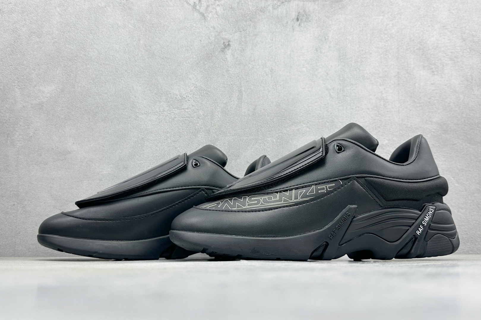 260 RAF SIMONS Antei 先锋潮流 复古低帮休闲鞋 原版定制可拆卸鞋舌面 独家定制鞋盒 HR740012L