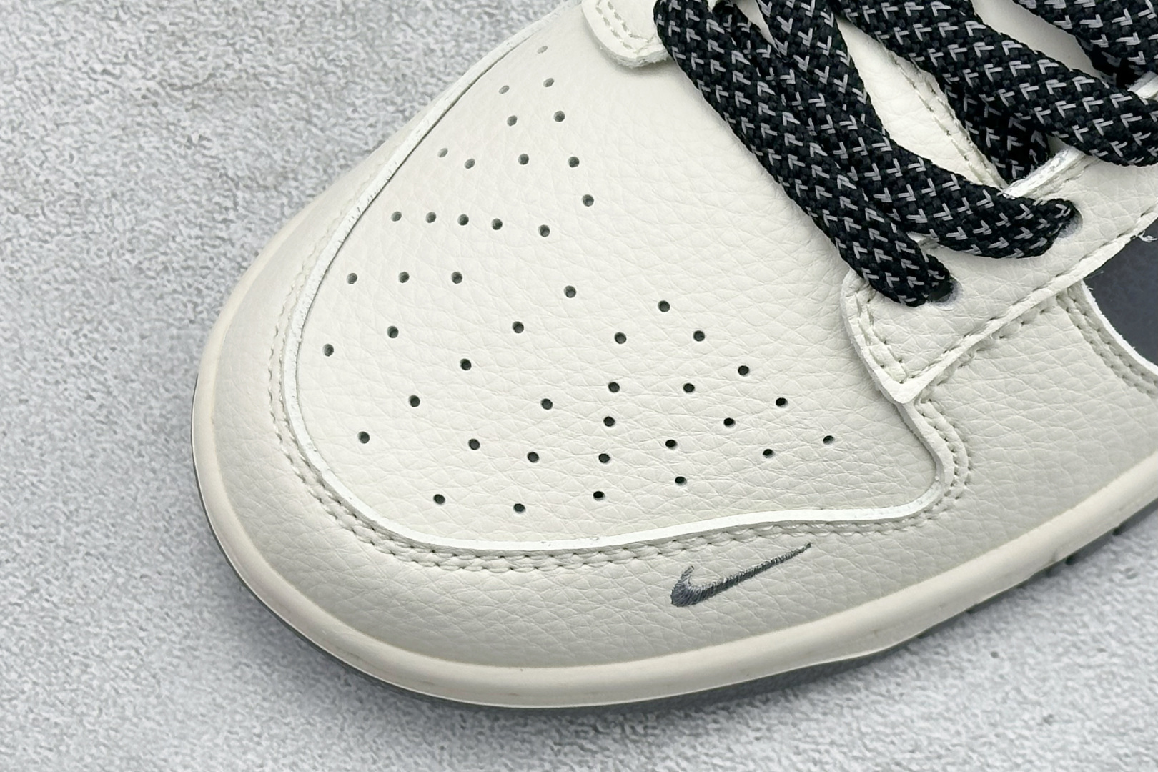 280 Nike SB Dunk Low“ Supreme 联名—米灰黑拼接” 周年高端定制 低帮休闲板鞋 JP1628-011-Chinese UA Cheap High Quatity Brand Clothes Bags handbags Sneakers wholesale wholesaler seller from China Factory suppliers Fashion Clothing Shoes best Quality Beautiful Price 280 Nike SB Dunk Low“ Supreme 联名—米灰黑拼接” 周年高端定制 低帮休闲板鞋 JP1628-011
