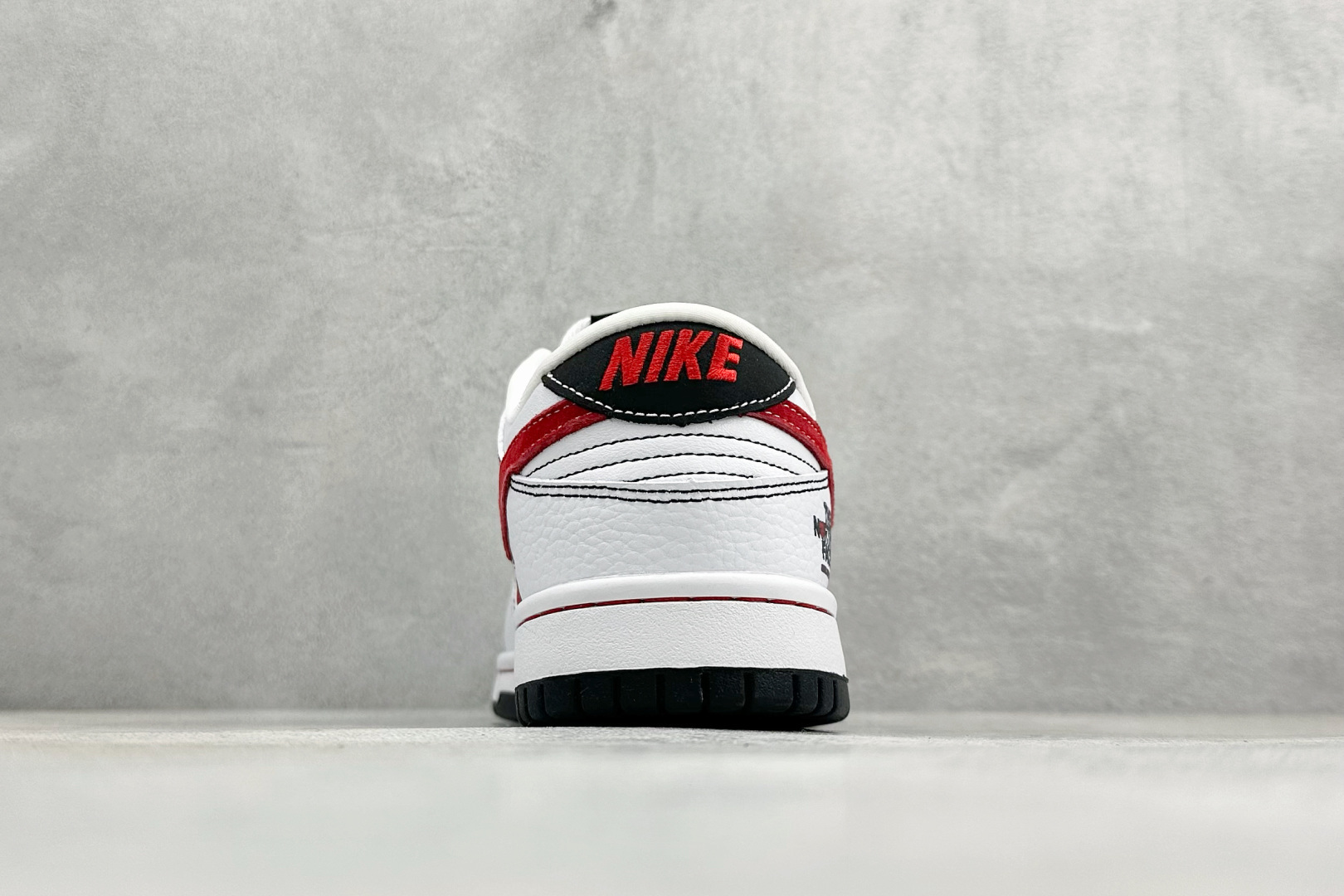 280 Nike SB Dunk Low ”北面联名“——白红黑” 高端定制 低帮休闲板鞋 YF9511-910-Chinese UA Cheap High Quatity Brand Clothes Bags handbags Sneakers wholesale wholesaler seller from China Factory suppliers Fashion Clothing Shoes best Quality Beautiful Price 280 Nike SB Dunk Low ”北面联名“——白红黑” 高端定制 低帮休闲板鞋 YF9511-910