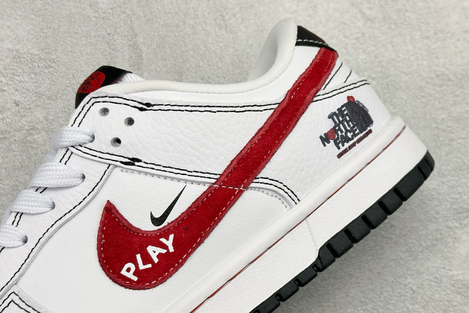 280 Nike SB Dunk Low ”北面联名“——白红黑” 高端定制 低帮休闲板鞋 YF9511-910-Chinese UA Cheap High Quatity Brand Clothes Bags handbags Sneakers wholesale wholesaler seller from China Factory suppliers Fashion Clothing Shoes best Quality Beautiful Price 280 Nike SB Dunk Low ”北面联名“——白红黑” 高端定制 低帮休闲板鞋 YF9511-910