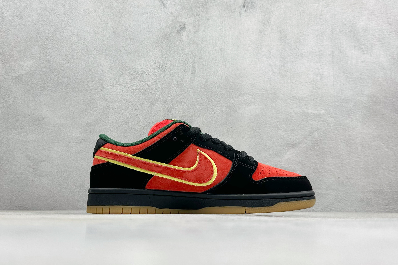 200 Nike Dunk SB Low 黑红生胶 FZ1287-300-Chinese UA Cheap High Quatity Brand Clothes Bags handbags Sneakers wholesale wholesaler seller from China Factory suppliers Fashion Clothing Shoes best Quality Beautiful Price 200 Nike Dunk SB Low 黑红生胶 FZ1287-300