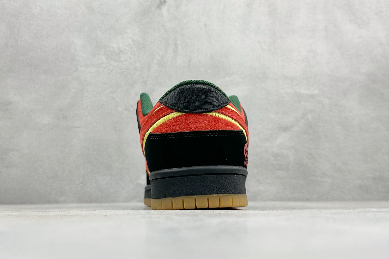 200 Nike Dunk SB Low 黑红生胶 FZ1287-300-Chinese UA Cheap High Quatity Brand Clothes Bags handbags Sneakers wholesale wholesaler seller from China Factory suppliers Fashion Clothing Shoes best Quality Beautiful Price 200 Nike Dunk SB Low 黑红生胶 FZ1287-300