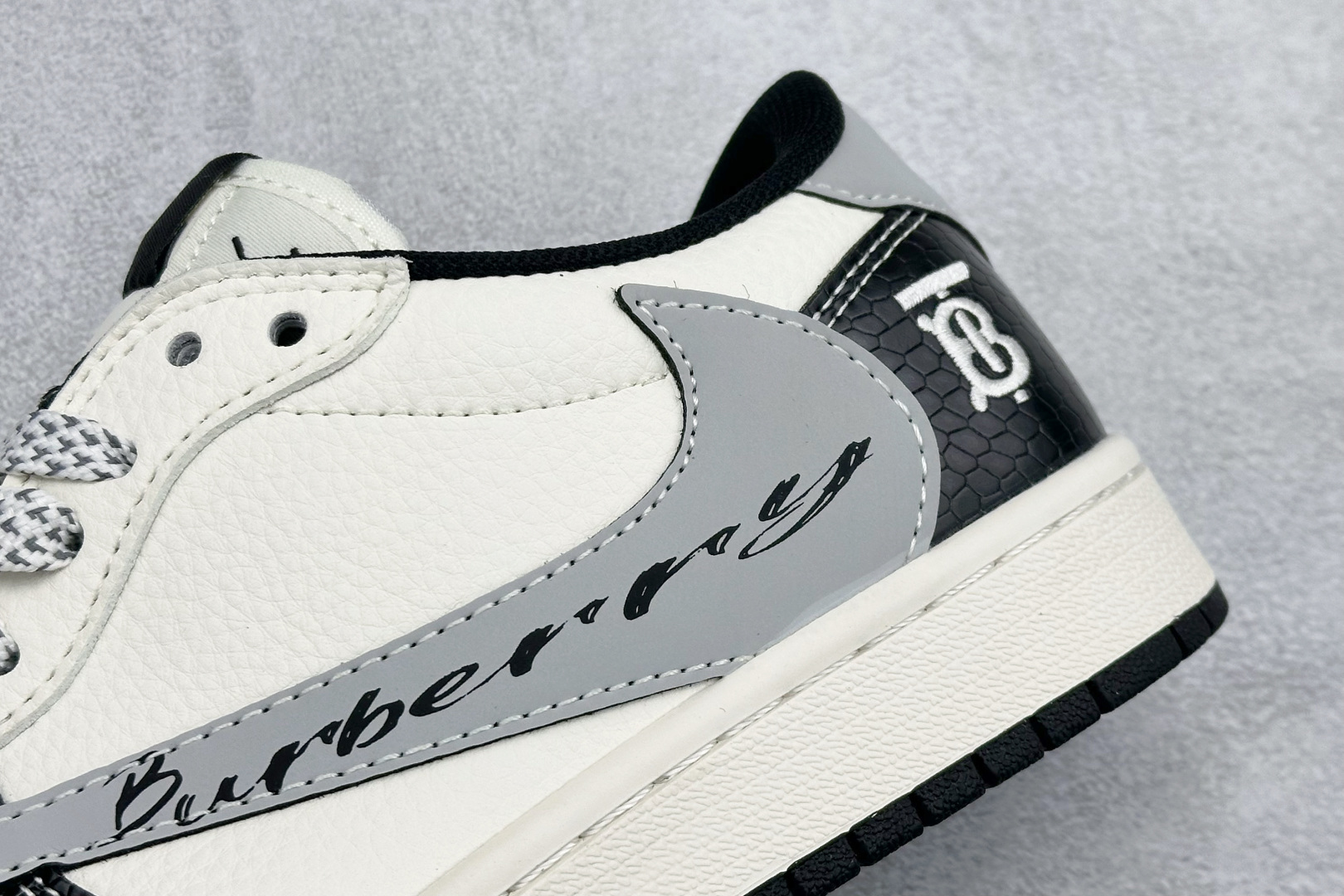260 Air Jordan 1 Low AJ1 乔1 巴宝莉联名高端定制 倒钩低帮复古篮球鞋 HS1239-003