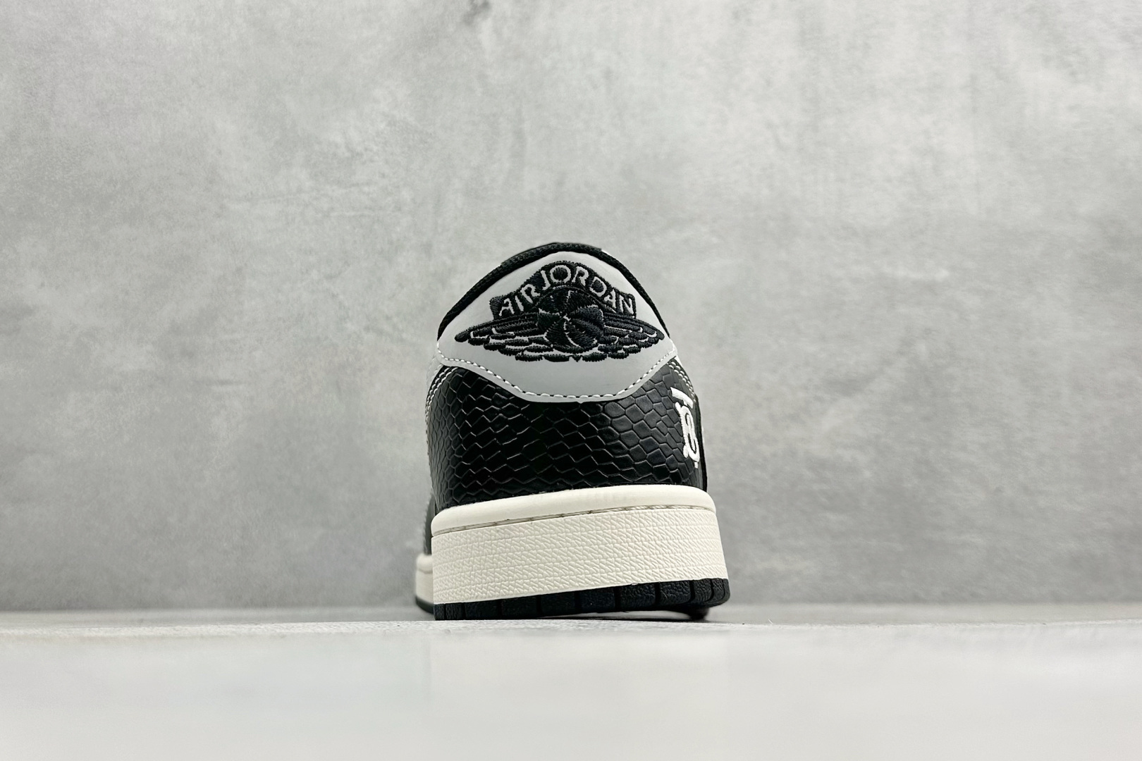 260 Air Jordan 1 Low AJ1 乔1 巴宝莉联名高端定制 倒钩低帮复古篮球鞋 HS1239-003