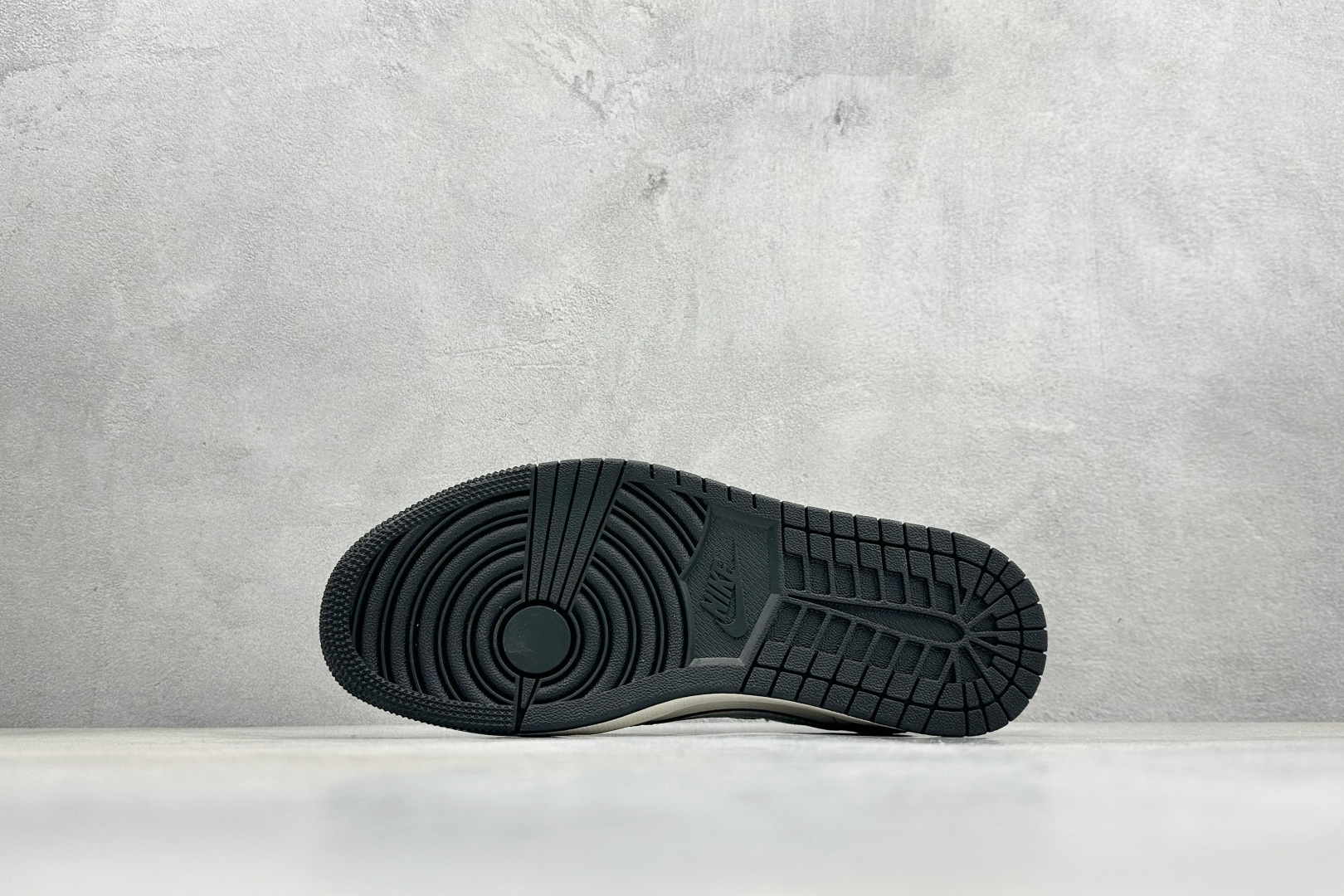 260 Air Jordan 1 Low AJ1 乔1 巴宝莉联名高端定制 倒钩低帮复古篮球鞋 HS1239-003