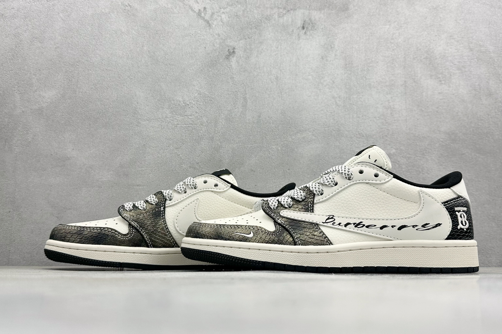 260 Air Jordan 1 Low AJ1 乔1 巴宝莉联名高端定制 倒钩低帮复古篮球鞋 HS1239-004-Chinese UA Cheap High Quatity Brand Clothes Bags handbags Sneakers wholesale wholesaler seller from China Factory suppliers Fashion Clothing Shoes best Quality Beautiful Price 260 Air Jordan 1 Low AJ1 乔1 巴宝莉联名高端定制 倒钩低帮复古篮球鞋 HS1239-004