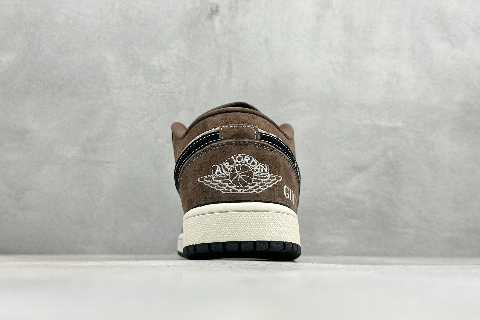 280 Air Jordan 1 Low AJ1 乔1 “古驰联名---黑棕麂皮”高端定制 低帮复古篮球鞋 LD8888-011-Chinese UA Cheap High Quatity Brand Clothes Bags handbags Sneakers wholesale wholesaler seller from China Factory suppliers Fashion Clothing Shoes best Quality Beautiful Price 280 Air Jordan 1 Low AJ1 乔1 “古驰联名---黑棕麂皮”高端定制 低帮复古篮球鞋 LD8888-011