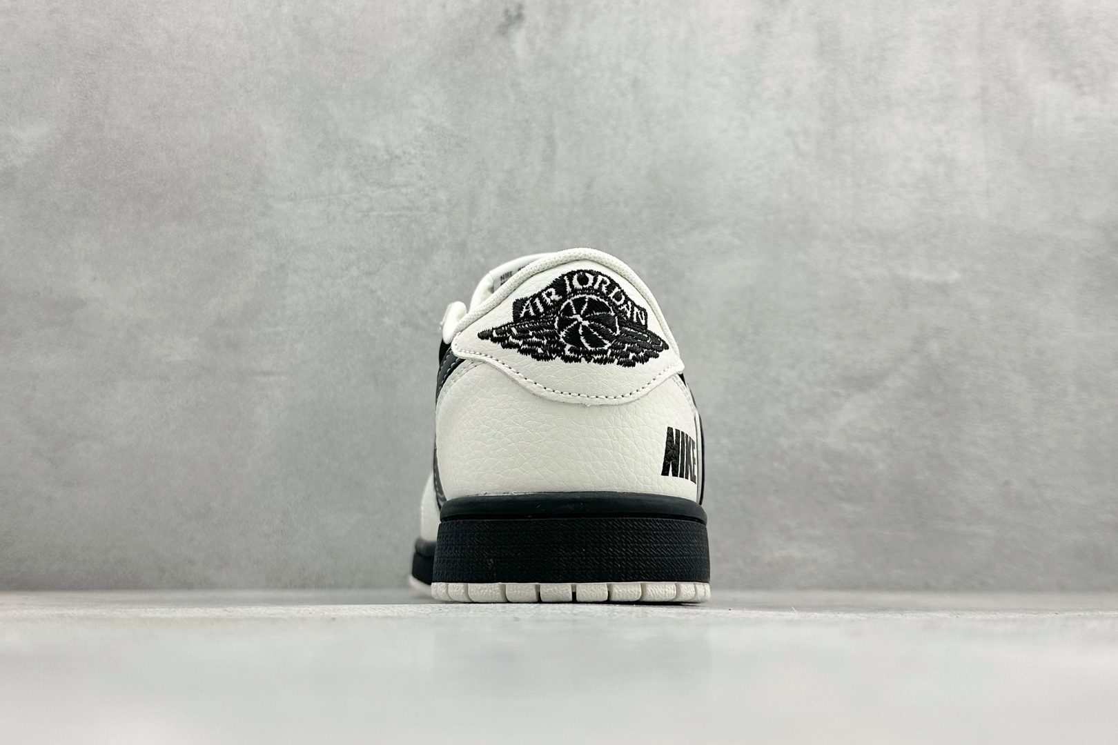 280 Nike Jordan Air Jordan倒勾 “ NIKE灰——米灰拼接” 高端定制 低帮 复古 减震 防滑 耐磨 篮球鞋 JW1188-173-Chinese UA Cheap High Quatity Brand Clothes Bags handbags Sneakers wholesale wholesaler seller from China Factory suppliers Fashion Clothing Shoes best Quality Beautiful Price 280 Nike Jordan Air Jordan倒勾 “ NIKE灰——米灰拼接” 高端定制 低帮 复古 减震 防滑 耐磨 篮球鞋 JW1188-173