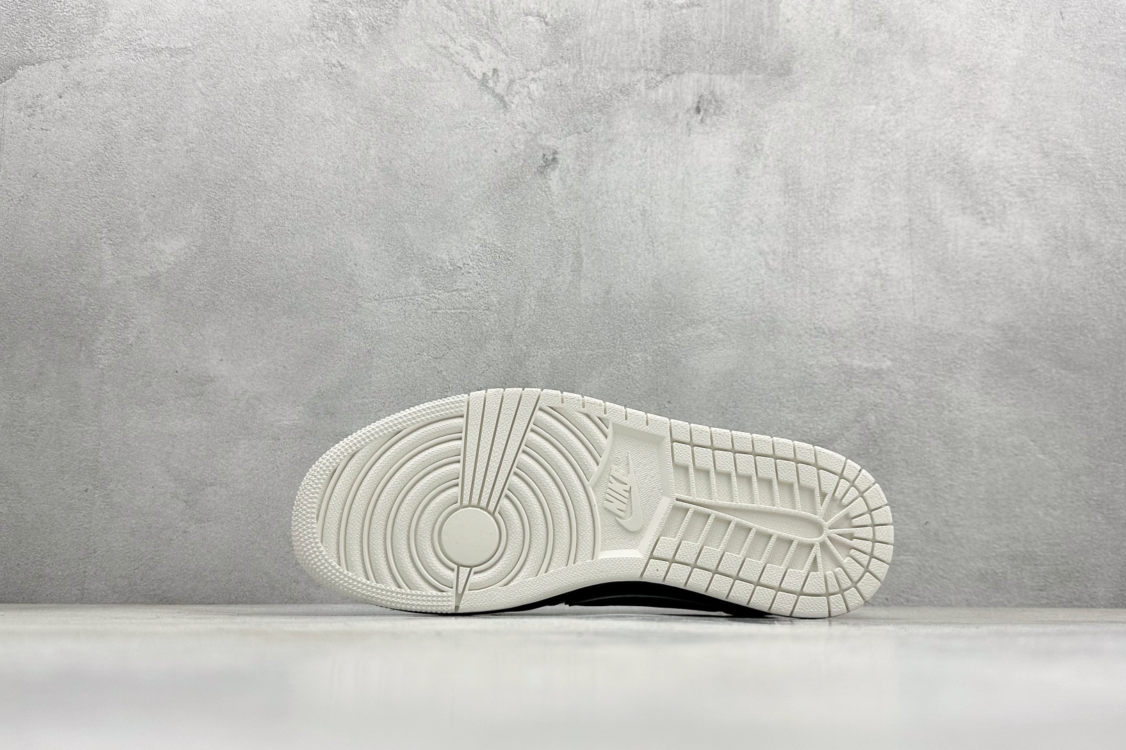 280 Nike Jordan Air Jordan倒勾 “ NIKE灰——米灰拼接” 高端定制 低帮 复古 减震 防滑 耐磨 篮球鞋 JW1188-173-Chinese UA Cheap High Quatity Brand Clothes Bags handbags Sneakers wholesale wholesaler seller from China Factory suppliers Fashion Clothing Shoes best Quality Beautiful Price 280 Nike Jordan Air Jordan倒勾 “ NIKE灰——米灰拼接” 高端定制 低帮 复古 减震 防滑 耐磨 篮球鞋 JW1188-173