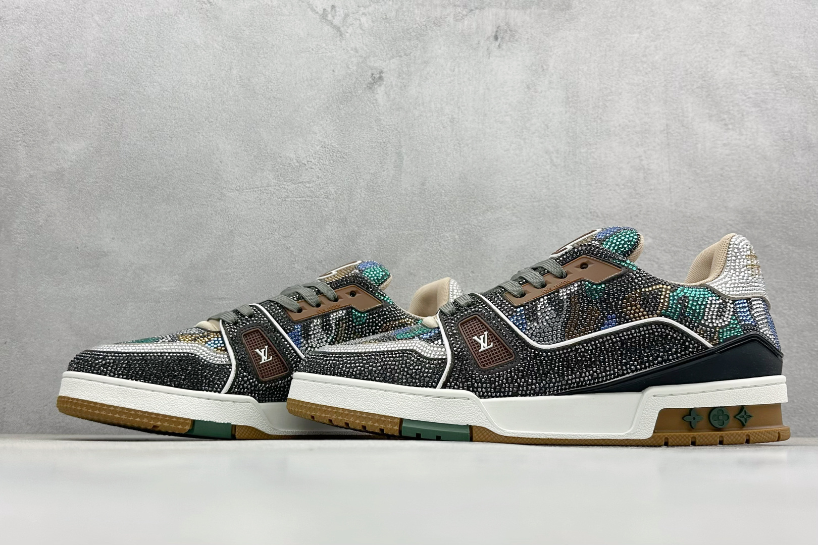 470 YS纯原LOUIS VUITTON Trainer人造钻石 低帮 时尚板鞋 亮钻卡其色 YS2022-Chinese UA Cheap High Quatity Brand Clothes Bags handbags Sneakers wholesale wholesaler seller from China Factory suppliers Fashion Clothing Shoes best Quality Beautiful Price 470 YS纯原LOUIS VUITTON Trainer人造钻石 低帮 时尚板鞋 亮钻卡其色 YS2022