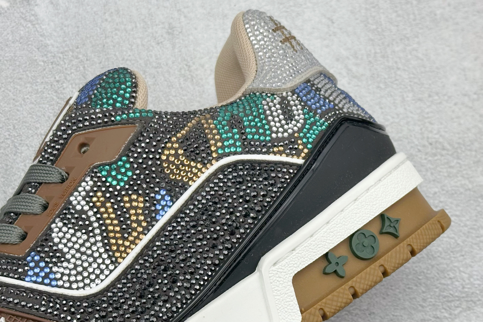 470 YS纯原LOUIS VUITTON Trainer人造钻石 低帮 时尚板鞋 亮钻卡其色 YS2022-Chinese UA Cheap High Quatity Brand Clothes Bags handbags Sneakers wholesale wholesaler seller from China Factory suppliers Fashion Clothing Shoes best Quality Beautiful Price 470 YS纯原LOUIS VUITTON Trainer人造钻石 低帮 时尚板鞋 亮钻卡其色 YS2022