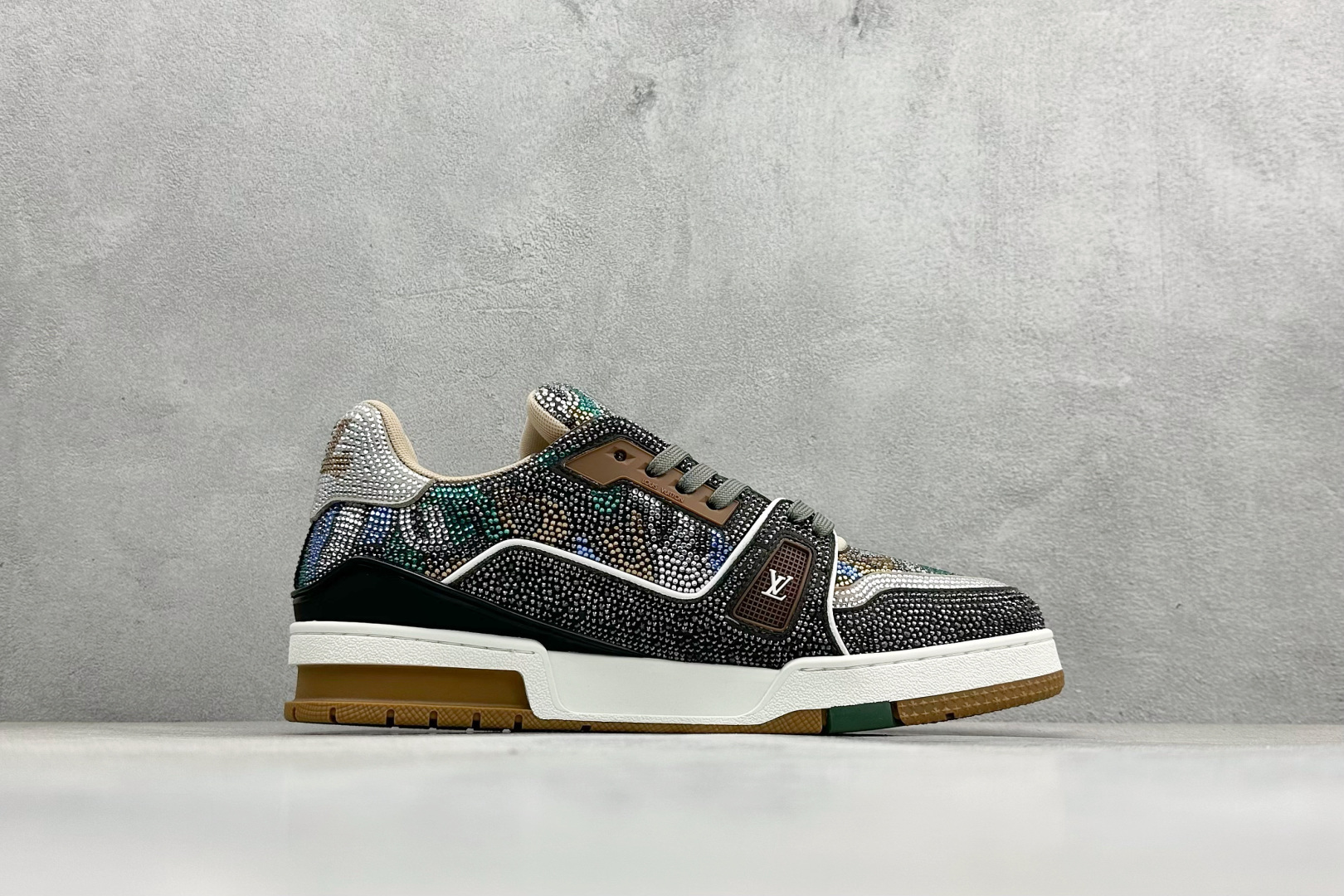 470 YS纯原LOUIS VUITTON Trainer人造钻石 低帮 时尚板鞋 亮钻卡其色 YS2022-Chinese UA Cheap High Quatity Brand Clothes Bags handbags Sneakers wholesale wholesaler seller from China Factory suppliers Fashion Clothing Shoes best Quality Beautiful Price 470 YS纯原LOUIS VUITTON Trainer人造钻石 低帮 时尚板鞋 亮钻卡其色 YS2022