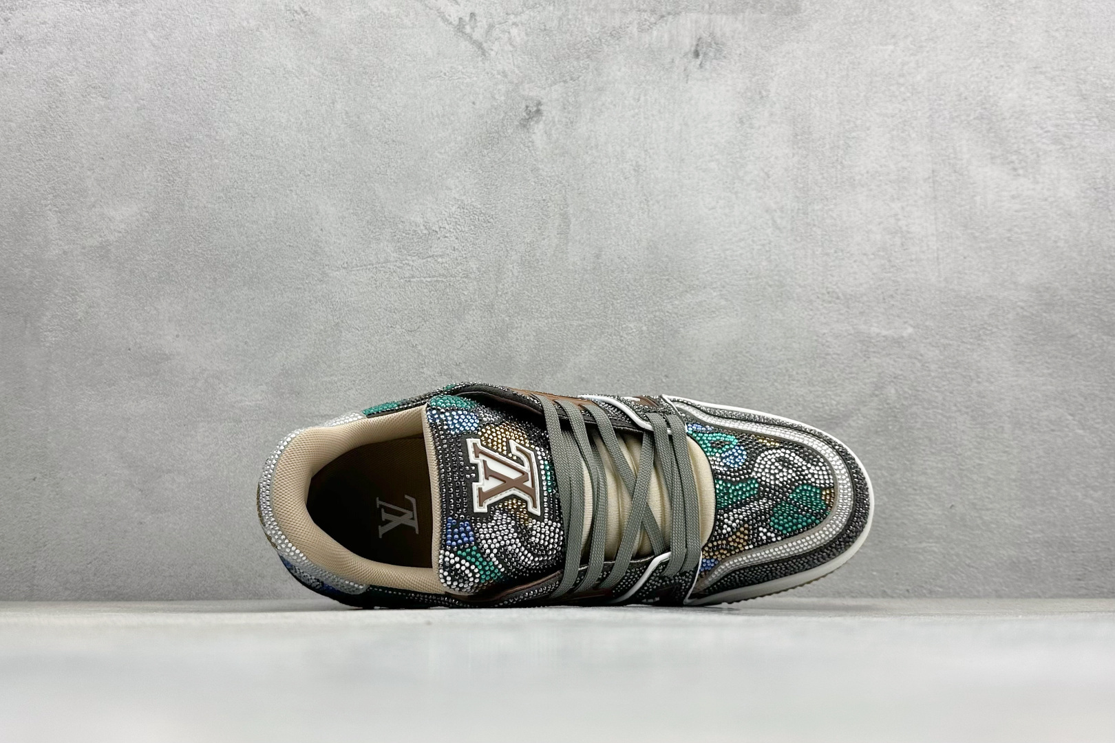 470 YS纯原LOUIS VUITTON Trainer人造钻石 低帮 时尚板鞋 亮钻卡其色 YS2022-Chinese UA Cheap High Quatity Brand Clothes Bags handbags Sneakers wholesale wholesaler seller from China Factory suppliers Fashion Clothing Shoes best Quality Beautiful Price 470 YS纯原LOUIS VUITTON Trainer人造钻石 低帮 时尚板鞋 亮钻卡其色 YS2022