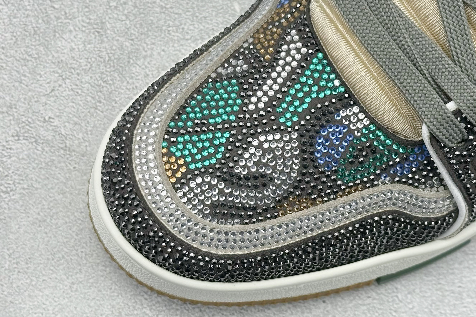 470 YS纯原LOUIS VUITTON Trainer人造钻石 低帮 时尚板鞋 亮钻卡其色 YS2022-Chinese UA Cheap High Quatity Brand Clothes Bags handbags Sneakers wholesale wholesaler seller from China Factory suppliers Fashion Clothing Shoes best Quality Beautiful Price 470 YS纯原LOUIS VUITTON Trainer人造钻石 低帮 时尚板鞋 亮钻卡其色 YS2022