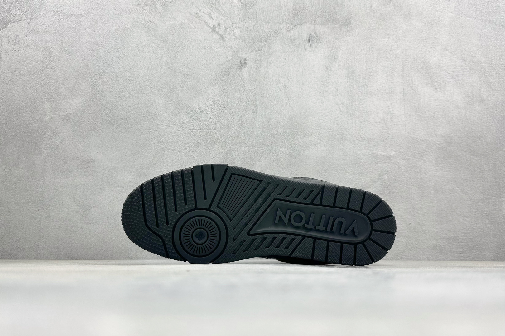 470 YS纯原LOUIS VUITTON Trainer牛皮革圆头系带压花标志 低帮 板鞋 YS0328-Chinese UA Cheap High Quatity Brand Clothes Bags handbags Sneakers wholesale wholesaler seller from China Factory suppliers Fashion Clothing Shoes best Quality Beautiful Price 470 YS纯原LOUIS VUITTON Trainer牛皮革圆头系带压花标志 低帮 板鞋 YS0328