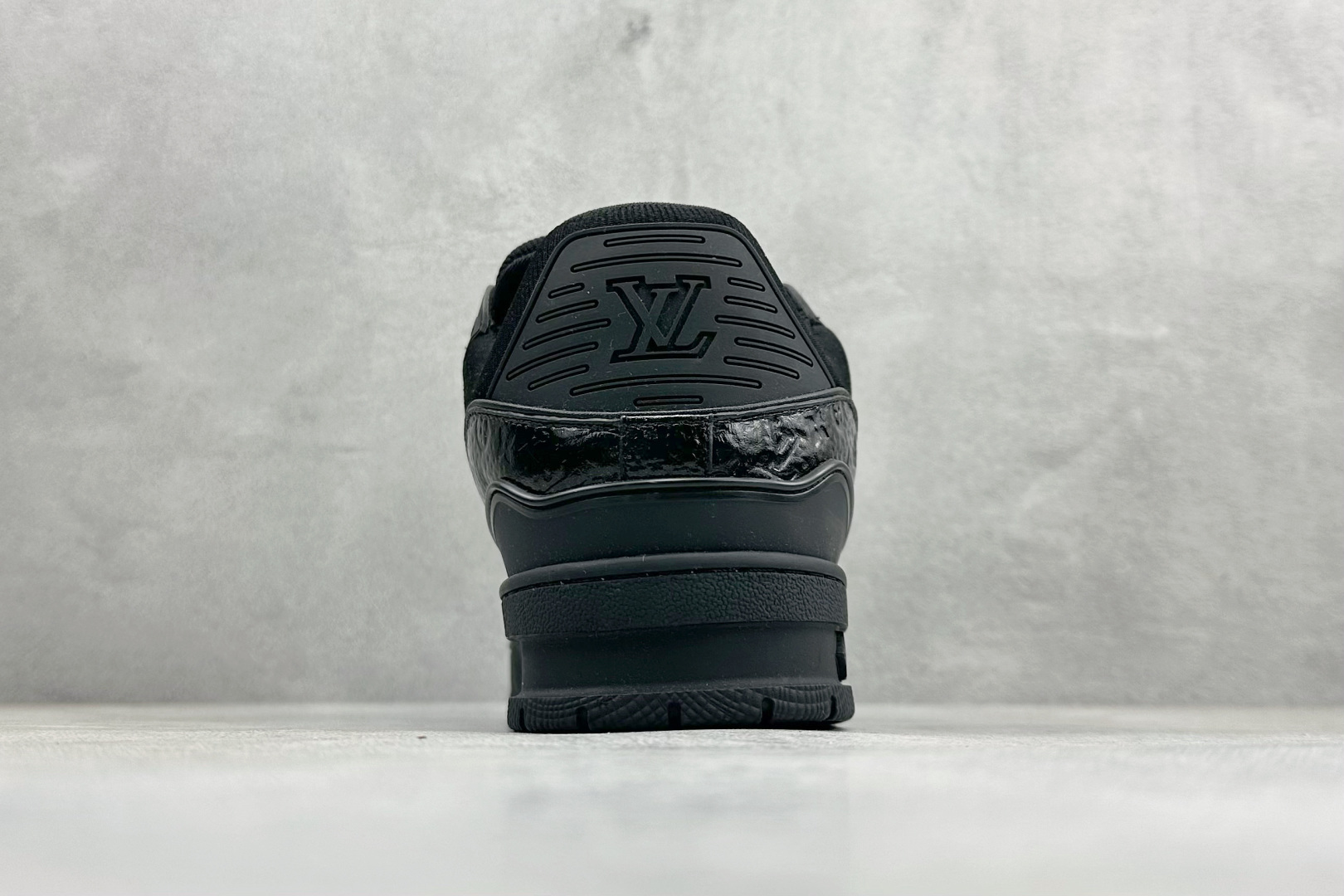 470 YS纯原LOUIS VUITTON Trainer牛皮革圆头系带压花标志 低帮 板鞋 YS0328-Chinese UA Cheap High Quatity Brand Clothes Bags handbags Sneakers wholesale wholesaler seller from China Factory suppliers Fashion Clothing Shoes best Quality Beautiful Price 470 YS纯原LOUIS VUITTON Trainer牛皮革圆头系带压花标志 低帮 板鞋 YS0328
