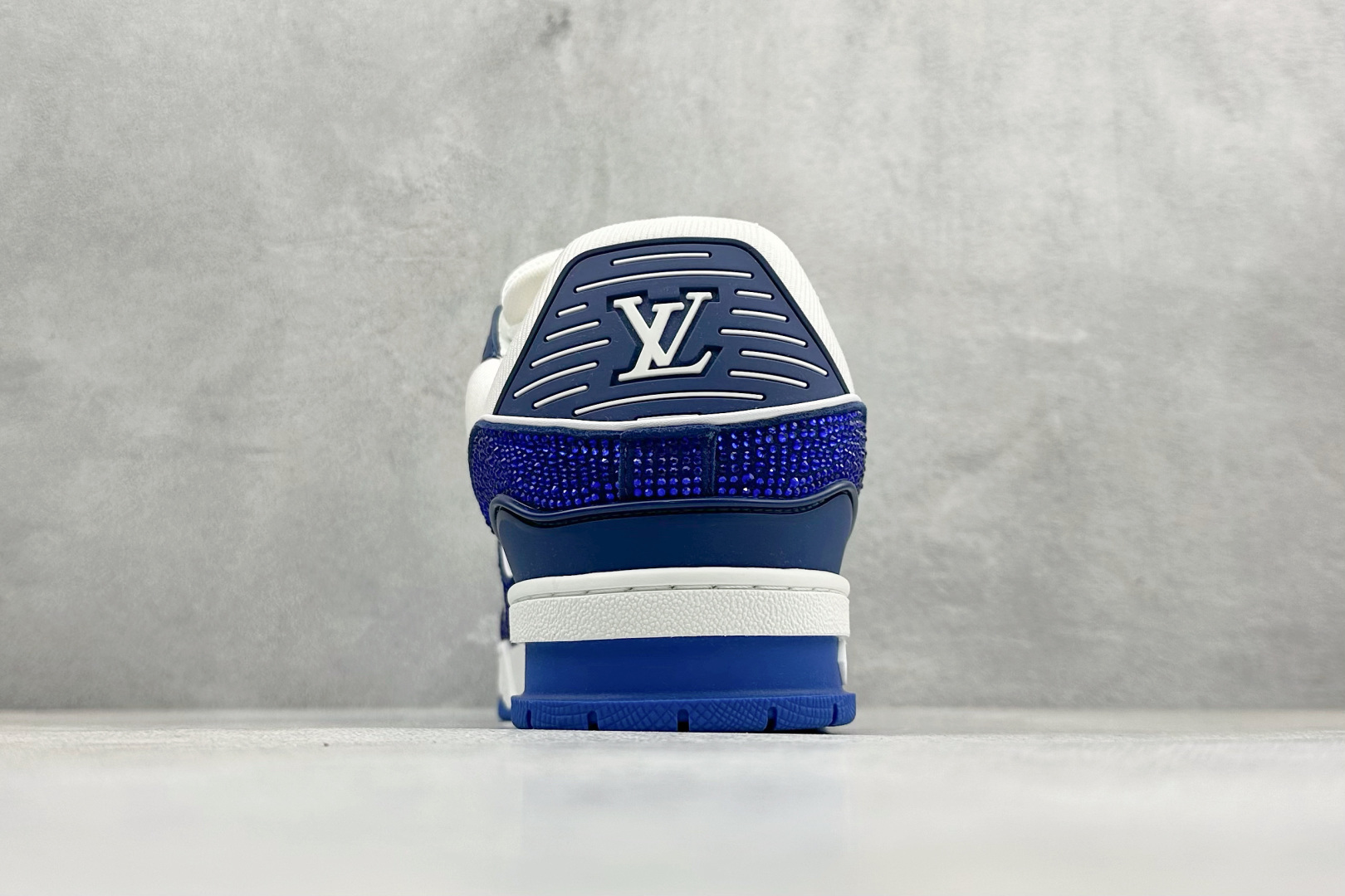 470 YS纯原LOUIS VUITTON Trainer 圆头系带耐磨人造钻石低帮板鞋 蓝色 YS0328-Chinese UA Cheap High Quatity Brand Clothes Bags handbags Sneakers wholesale wholesaler seller from China Factory suppliers Fashion Clothing Shoes best Quality Beautiful Price 470 YS纯原LOUIS VUITTON Trainer 圆头系带耐磨人造钻石低帮板鞋 蓝色 YS0328