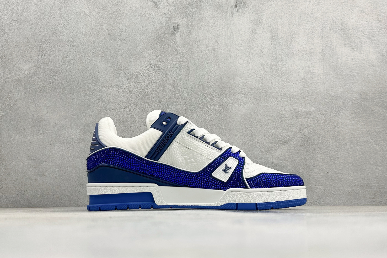 470 YS纯原LOUIS VUITTON Trainer 圆头系带耐磨人造钻石低帮板鞋 蓝色 YS0328-Chinese UA Cheap High Quatity Brand Clothes Bags handbags Sneakers wholesale wholesaler seller from China Factory suppliers Fashion Clothing Shoes best Quality Beautiful Price 470 YS纯原LOUIS VUITTON Trainer 圆头系带耐磨人造钻石低帮板鞋 蓝色 YS0328