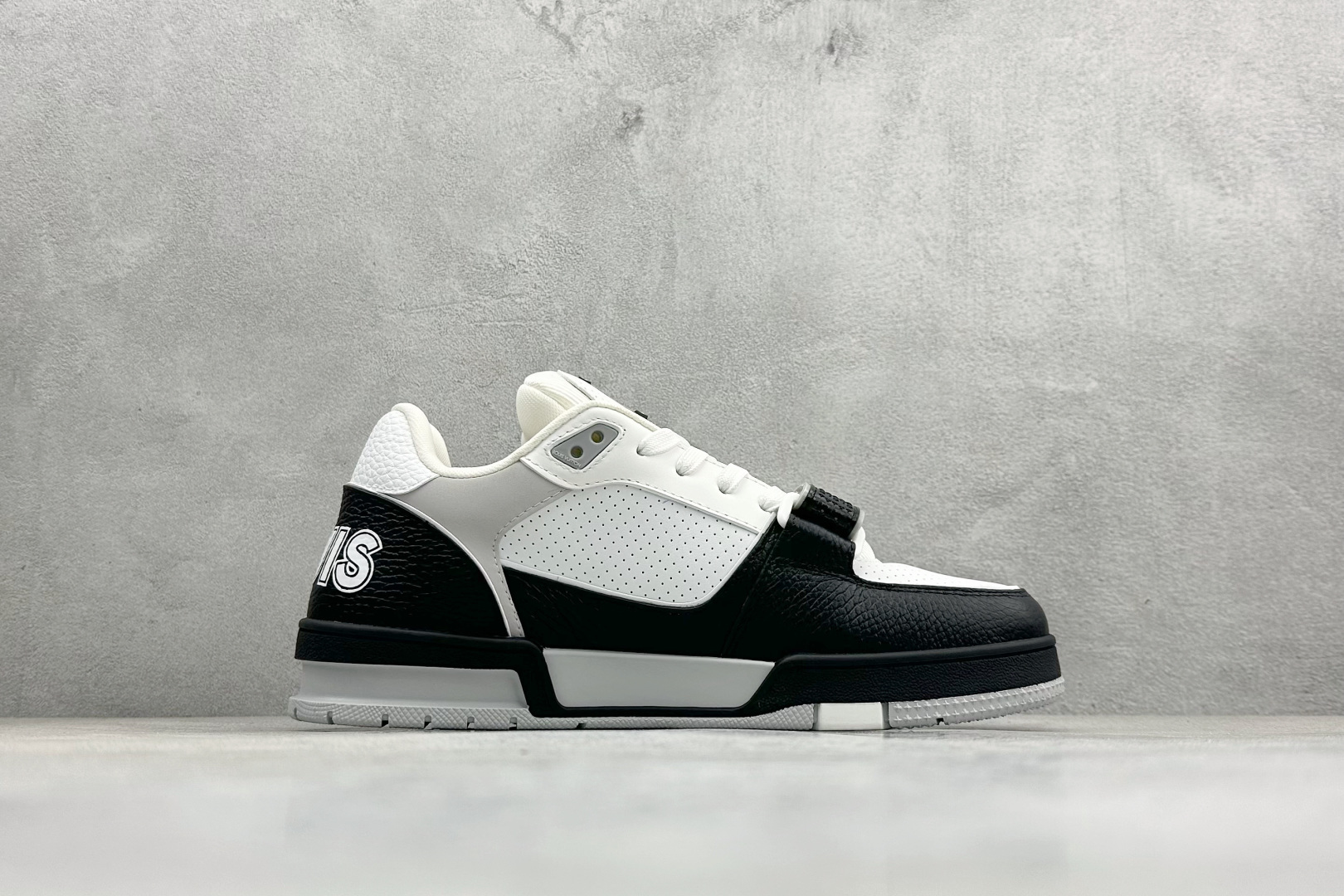 470 YS纯原LOUIS VUITTON Trainer 皮革圆头系带魔术贴低帮 板鞋 MS0266-Chinese UA Cheap High Quatity Brand Clothes Bags handbags Sneakers wholesale wholesaler seller from China Factory suppliers Fashion Clothing Shoes best Quality Beautiful Price 470 YS纯原LOUIS VUITTON Trainer 皮革圆头系带魔术贴低帮 板鞋 MS0266