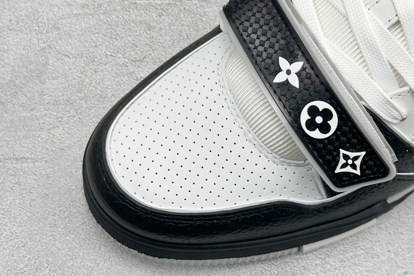 470 YS纯原LOUIS VUITTON Trainer 皮革圆头系带魔术贴低帮 板鞋 MS0266-Chinese UA Cheap High Quatity Brand Clothes Bags handbags Sneakers wholesale wholesaler seller from China Factory suppliers Fashion Clothing Shoes best Quality Beautiful Price 470 YS纯原LOUIS VUITTON Trainer 皮革圆头系带魔术贴低帮 板鞋 MS0266