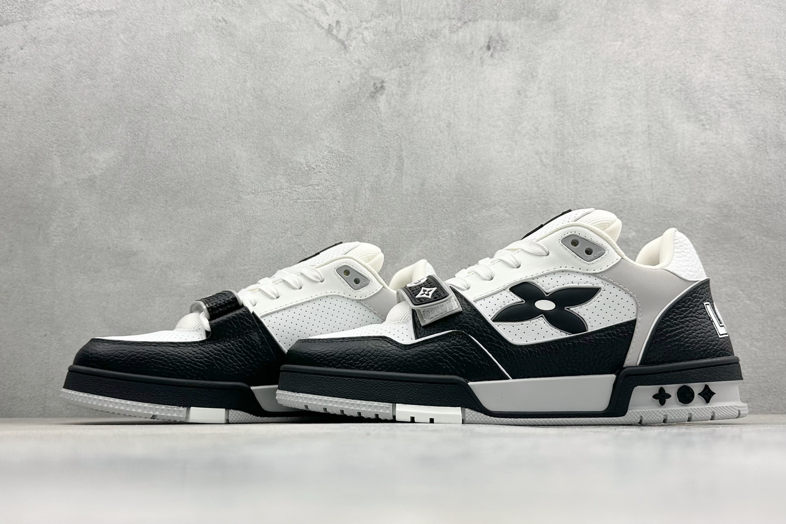470 YS纯原LOUIS VUITTON Trainer 皮革圆头系带魔术贴低帮 板鞋 MS0266-Chinese UA Cheap High Quatity Brand Clothes Bags handbags Sneakers wholesale wholesaler seller from China Factory suppliers Fashion Clothing Shoes best Quality Beautiful Price 470 YS纯原LOUIS VUITTON Trainer 皮革圆头系带魔术贴低帮 板鞋 MS0266