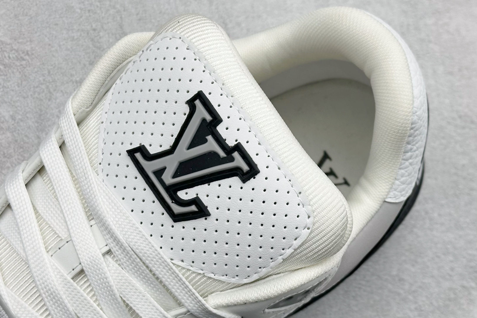 470 YS纯原LOUIS VUITTON Trainer 皮革圆头系带魔术贴低帮 板鞋 MS0266-Chinese UA Cheap High Quatity Brand Clothes Bags handbags Sneakers wholesale wholesaler seller from China Factory suppliers Fashion Clothing Shoes best Quality Beautiful Price 470 YS纯原LOUIS VUITTON Trainer 皮革圆头系带魔术贴低帮 板鞋 MS0266
