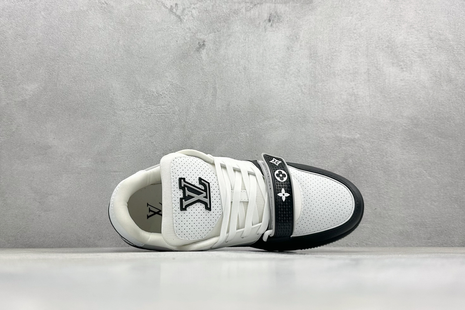 470 YS纯原LOUIS VUITTON Trainer 皮革圆头系带魔术贴低帮 板鞋 MS0266-Chinese UA Cheap High Quatity Brand Clothes Bags handbags Sneakers wholesale wholesaler seller from China Factory suppliers Fashion Clothing Shoes best Quality Beautiful Price 470 YS纯原LOUIS VUITTON Trainer 皮革圆头系带魔术贴低帮 板鞋 MS0266