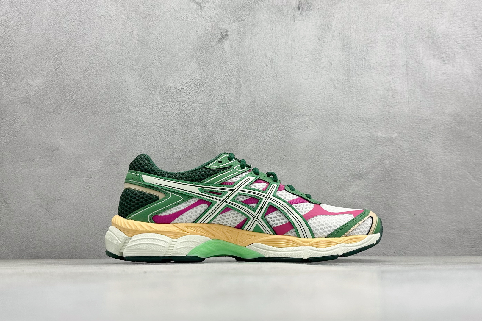 210 Asics Gel-Cumulus 16 亚瑟士复古透气休闲缓震耐磨跑步鞋 1203A763-100